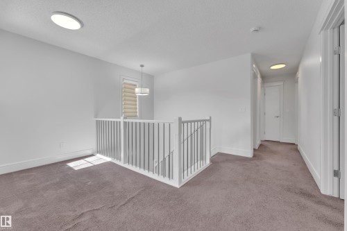 6156 11 Avenue, Edmonton, AB - Indoor Photo Showing Other Room