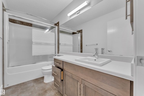 6156 11 Avenue, Edmonton, AB - Indoor Photo Showing Bathroom