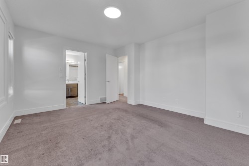 6156 11 Avenue, Edmonton, AB - Indoor Photo Showing Other Room