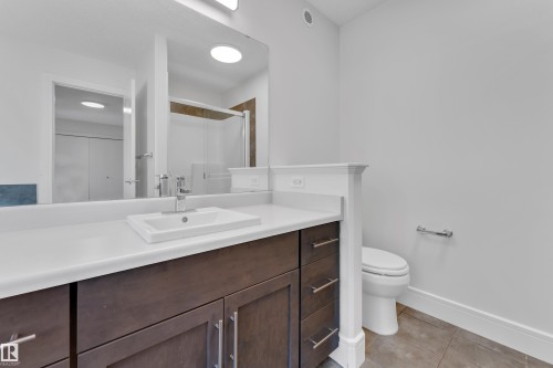 6156 11 Avenue, Edmonton, AB - Indoor Photo Showing Bathroom