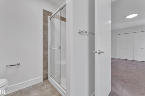 6156 11 Avenue, Edmonton, AB - Indoor Photo Showing Bathroom