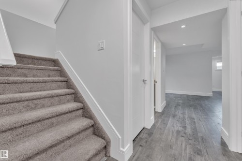 6156 11 Avenue, Edmonton, AB - Indoor Photo Showing Other Room