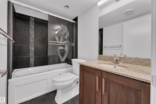 6156 11 Avenue, Edmonton, AB - Indoor Photo Showing Bathroom