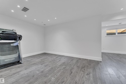 6156 11 Avenue, Edmonton, AB - Indoor Photo Showing Other Room