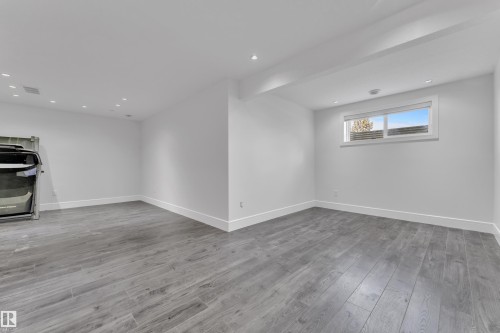 6156 11 Avenue, Edmonton, AB - Indoor Photo Showing Other Room