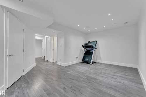 6156 11 Avenue, Edmonton, AB - Indoor Photo Showing Other Room