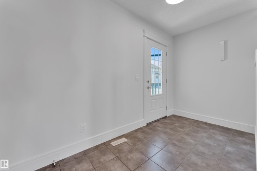 6156 11 Avenue, Edmonton, AB - Indoor Photo Showing Other Room