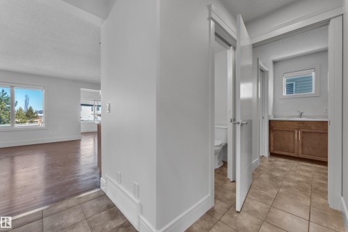 6156 11 Avenue, Edmonton, AB - Indoor Photo Showing Other Room