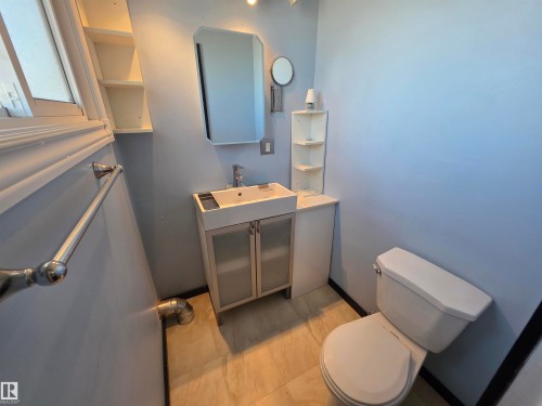 4924 50A Avenue, Entwistle, AB - Indoor Photo Showing Bathroom