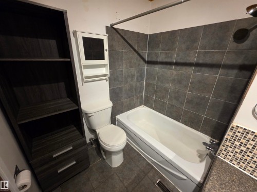 4924 50A Avenue, Entwistle, AB - Indoor Photo Showing Bathroom