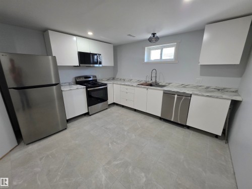 4924 50A Avenue, Entwistle, AB - Indoor Photo Showing Kitchen