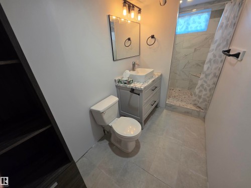 4924 50A Avenue, Entwistle, AB - Indoor Photo Showing Bathroom
