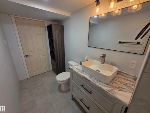 4924 50A Avenue, Entwistle, AB - Indoor Photo Showing Bathroom