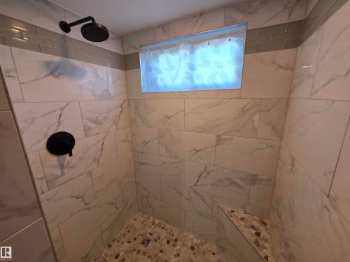 4924 50A Avenue, Entwistle, AB - Indoor Photo Showing Bathroom