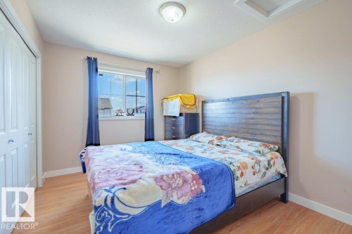 6103 18 Avenue, Edmonton, AB - Indoor Photo Showing Bedroom