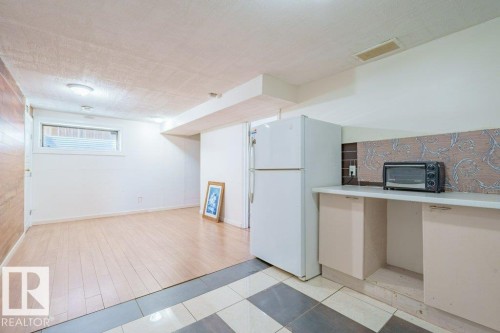 6103 18 Avenue, Edmonton, AB - Indoor