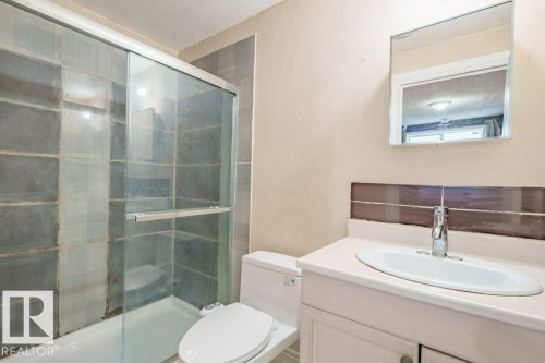 6103 18 Avenue, Edmonton, AB - Indoor Photo Showing Bathroom