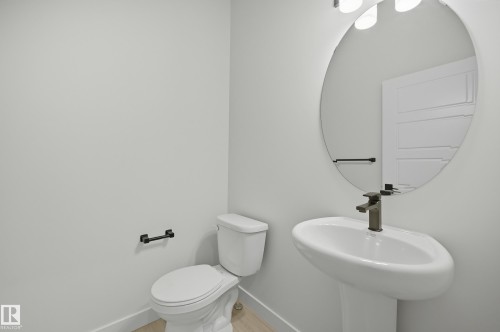 8909 223A Street, Edmonton, AB - Indoor Photo Showing Bathroom