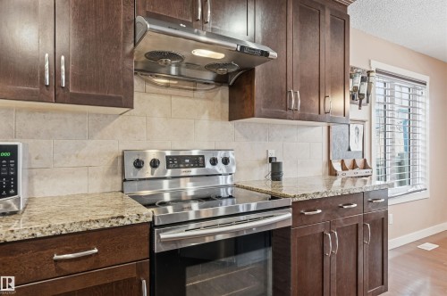 2608 Anderson Crescent, Edmonton, AB - Indoor Photo Showing Kitchen With Upgraded Kitchen