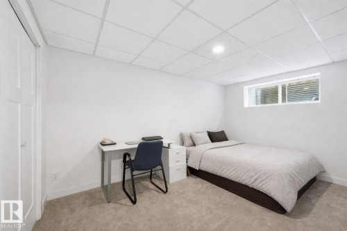 2608 Anderson Crescent, Edmonton, AB - Indoor Photo Showing Bedroom