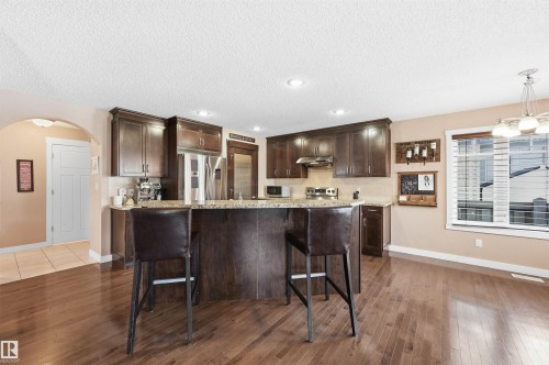 2608 Anderson Crescent, Edmonton, AB - Indoor Photo Showing Kitchen With Upgraded Kitchen