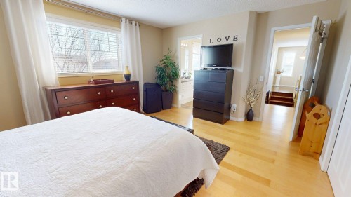 8704 175 Avenue, Edmonton, AB - Indoor Photo Showing Bedroom