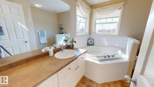 8704 175 Avenue, Edmonton, AB - Indoor Photo Showing Bathroom