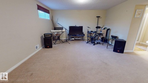 8704 175 Avenue, Edmonton, AB - Indoor