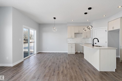 76 Maple Crescent, Gibbons, AB - Indoor Photo Showing Kitchen With Upgraded Kitchen