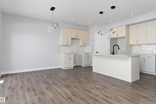 76 Maple Crescent, Gibbons, AB - Indoor Photo Showing Kitchen With Upgraded Kitchen