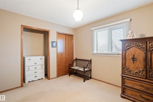 Room featuring light beige walls, neutral carpeting, and a window with horizontal blinds - 9831 158 Avenue, Edmonton, AB - Indoor