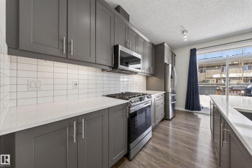 1234 Daniels Crescent, Edmonton, AB - Indoor Photo Showing Kitchen With Upgraded Kitchen