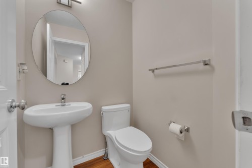 1739 61 Street, Edmonton, AB - Indoor Photo Showing Bathroom