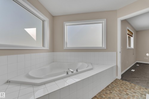 1739 61 Street, Edmonton, AB - Indoor Photo Showing Bathroom
