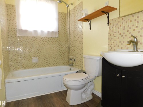 12356 132 Street, Edmonton, AB - Indoor Photo Showing Bathroom