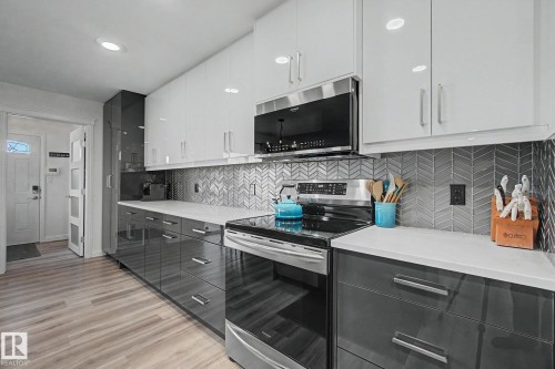 1850 Towne Centre Boulevard, Edmonton, AB - Indoor Photo Showing Kitchen With Upgraded Kitchen