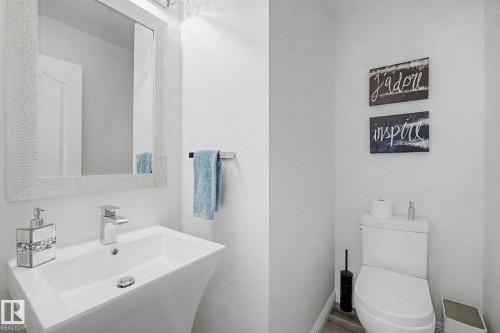 1850 Towne Centre Boulevard, Edmonton, AB - Indoor Photo Showing Bathroom