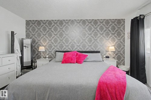 1850 Towne Centre Boulevard, Edmonton, AB - Indoor Photo Showing Bedroom