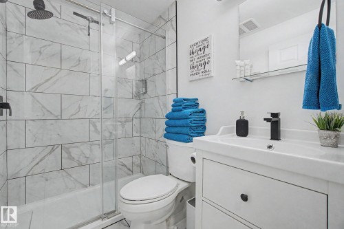 1850 Towne Centre Boulevard, Edmonton, AB - Indoor Photo Showing Bathroom
