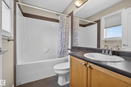 2012 126 Street, Edmonton, AB - Indoor Photo Showing Bathroom