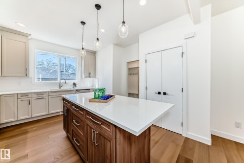 10721 70 Avenue, Edmonton, AB - Indoor Photo Showing Kitchen