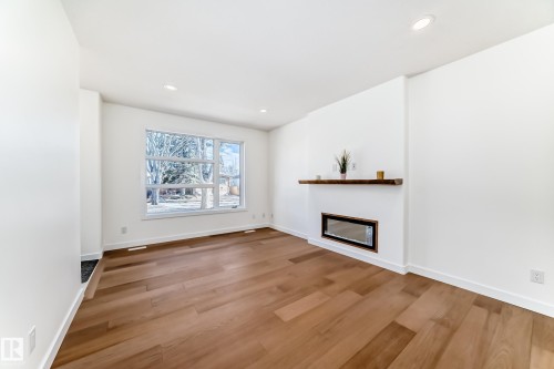 10721 70 Avenue, Edmonton, AB - Indoor With Fireplace