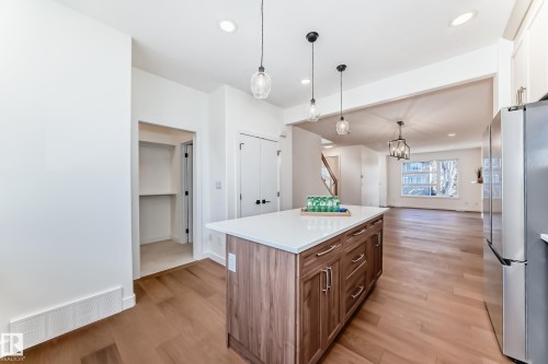 10721 70 Avenue, Edmonton, AB - Indoor Photo Showing Kitchen