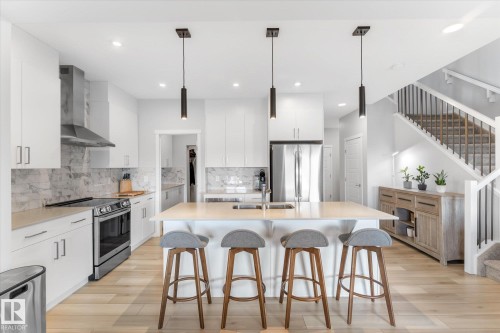 13 Empress Way, Spruce Grove, AB - Indoor Photo Showing Kitchen With Stainless Steel Kitchen With Upgraded Kitchen