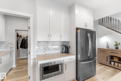 13 Empress Way, Spruce Grove, AB - Indoor Photo Showing Kitchen With Stainless Steel Kitchen