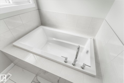 13 Empress Way, Spruce Grove, AB - Indoor Photo Showing Bathroom