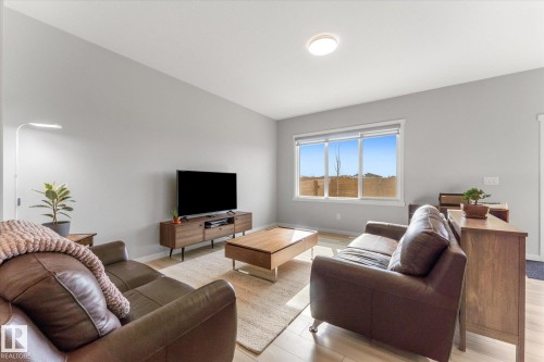 13 Empress Way, Spruce Grove, AB - Indoor Photo Showing Living Room