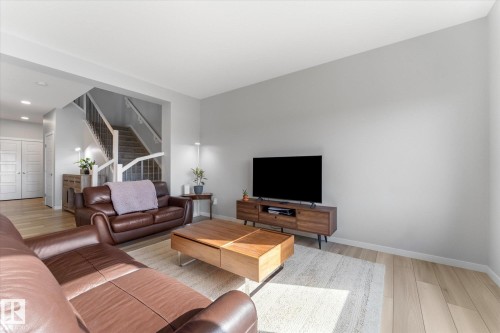 13 Empress Way, Spruce Grove, AB - Indoor Photo Showing Living Room