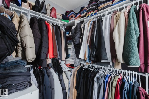 22603 98 Avenue, Edmonton, AB - Indoor With Storage