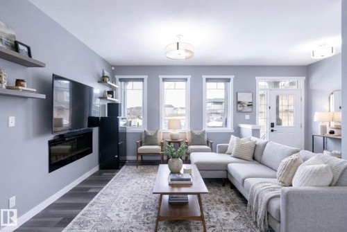 22603 98 Avenue, Edmonton, AB - Indoor Photo Showing Living Room